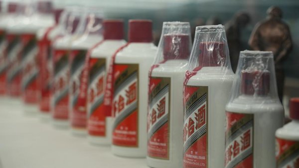 骆驼优配门店 飞天茅台批发价失守1800元大关，白酒行业深度调整加速