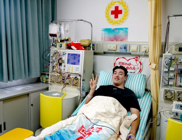 一鼎盈 太暖了！21岁小哥捐造血干细胞救人，成上海年龄最小捐献者